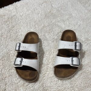 Birkenstock Kids White Sandals with Buckles Size 30 (Size 12-12.5)